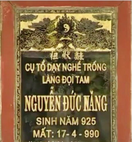 Bia mộ cụ tổ làng nghề trống đọi tam - Nguyễn Đức Năng